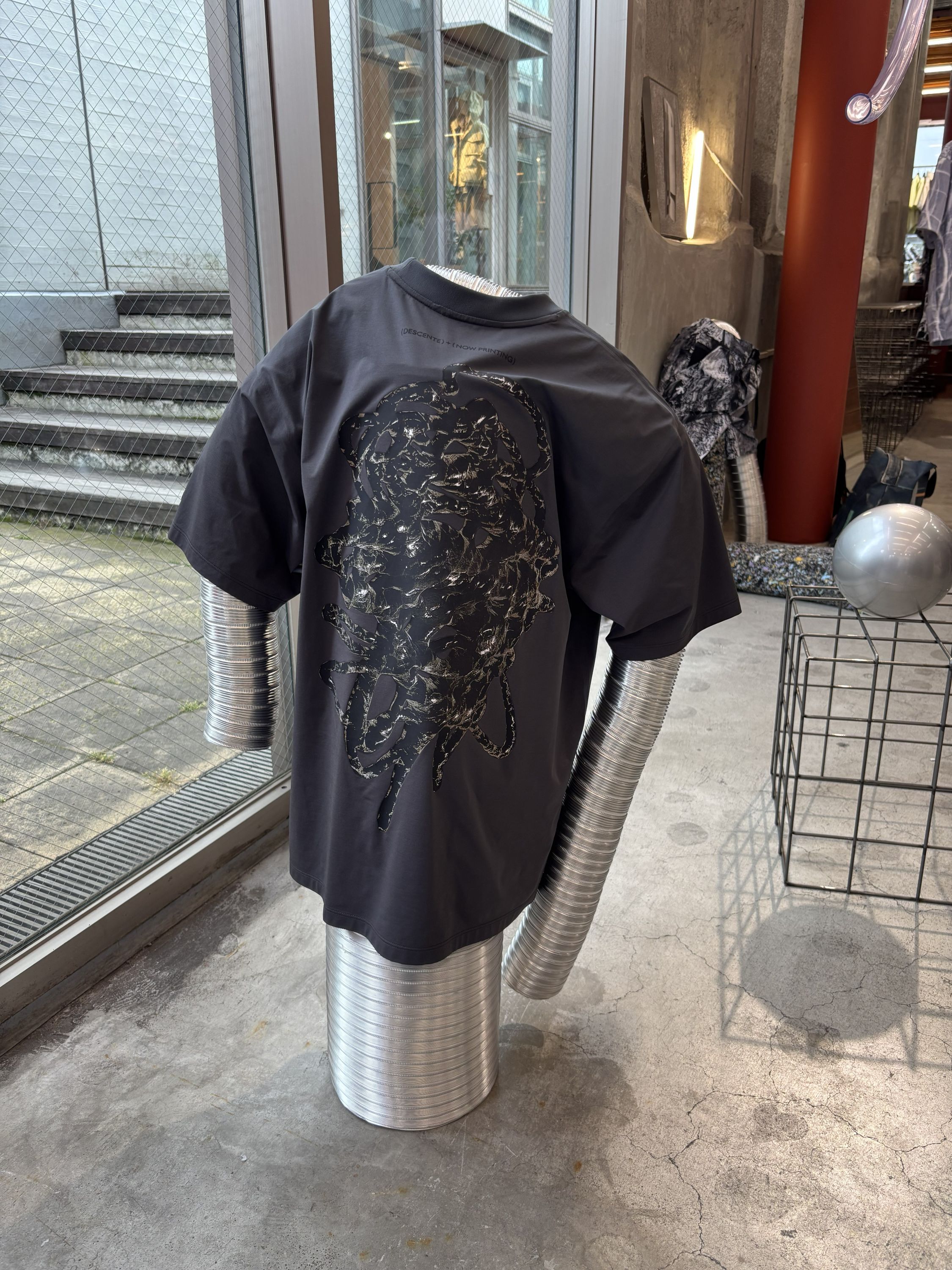 width=“100%"